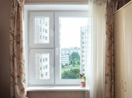 Остекление пластиковыми окнами трехкомнатной квартиры в Истре