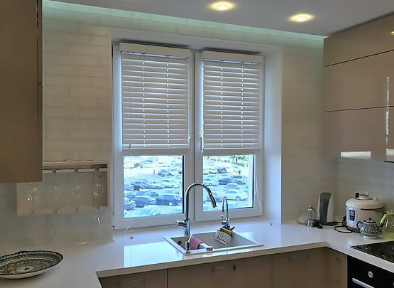 Пластиковое окно для кухни в панельном доме