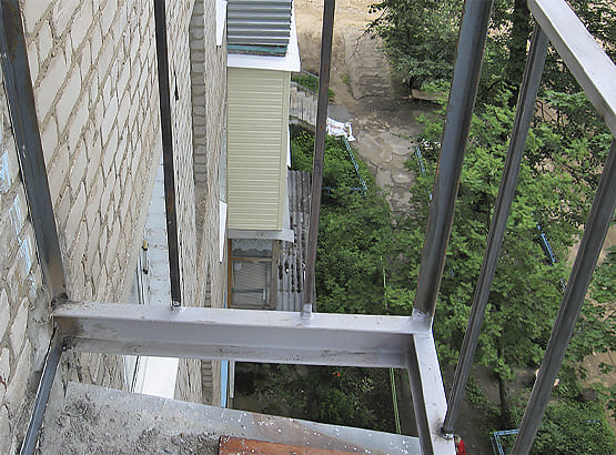 Укрепление балконной плиты металлическими опорами