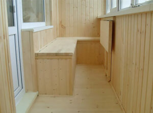 Отделка балкона деревянной вагонкой