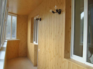 Отделка балкона вагонкой