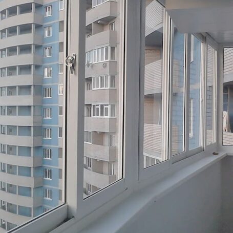 Теплое раздвижное остекление балкона