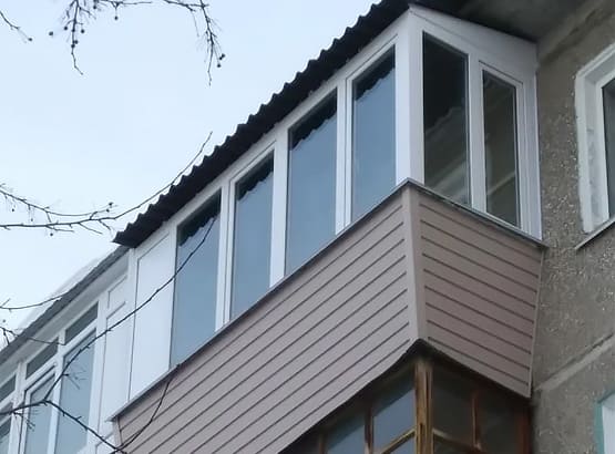 Остекление для балкона с крышей