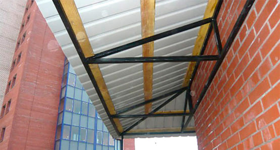 Зависимая крыша на балкон