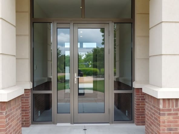 Остекление входных групп