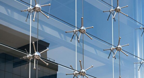 Спайдерное фасадное остекление